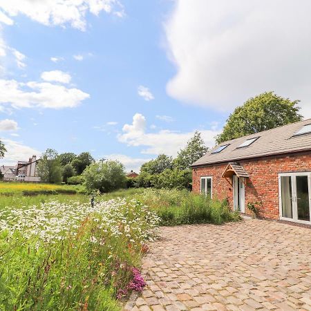 The Stables Villa Frodsham Exteriör bild