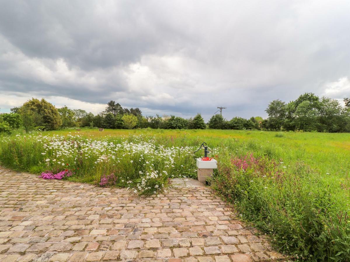 The Stables Villa Frodsham Exteriör bild