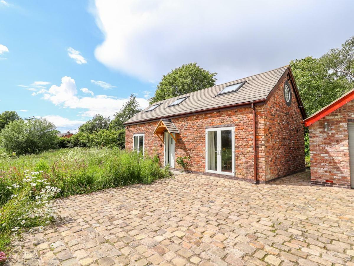 The Stables Villa Frodsham Exteriör bild